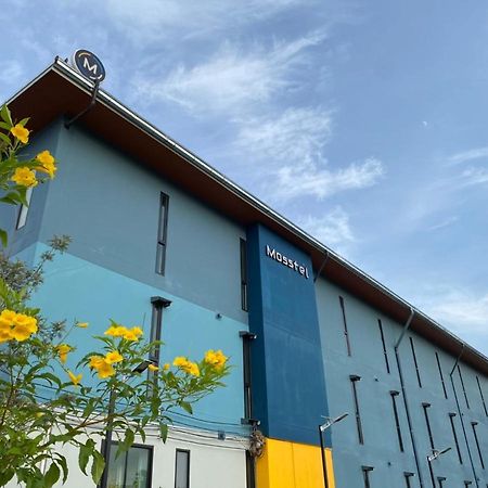 Mosstel Hotell Phitsanulok Exteriör bild
