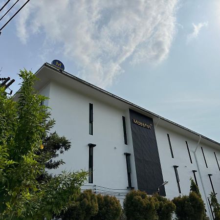 Mosstel Hotell Phitsanulok Exteriör bild