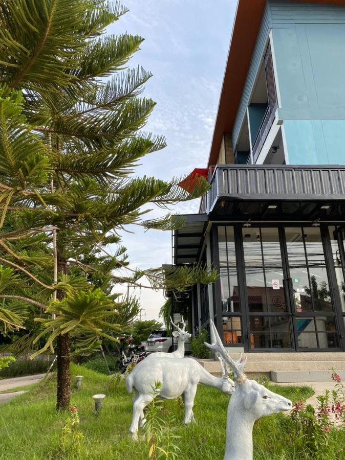Mosstel Hotell Phitsanulok Exteriör bild