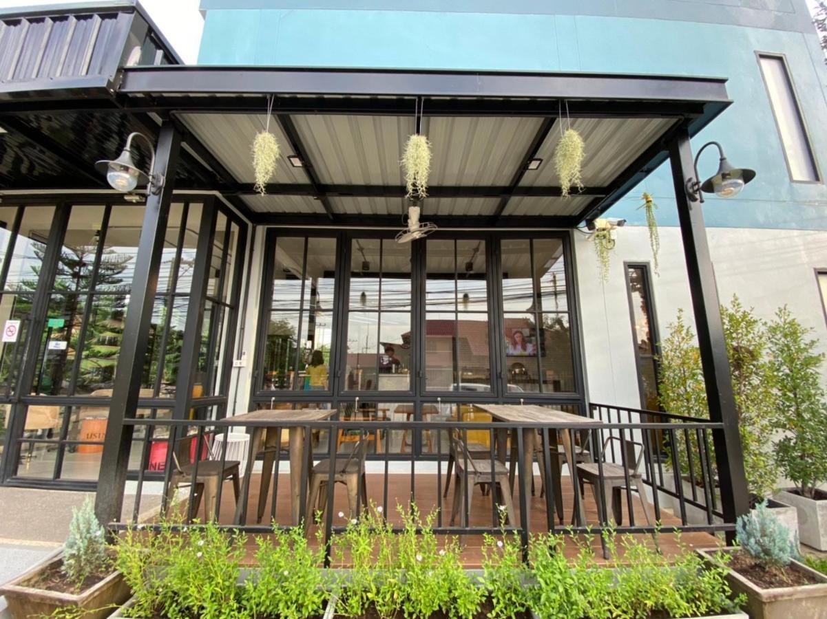 Mosstel Hotell Phitsanulok Exteriör bild