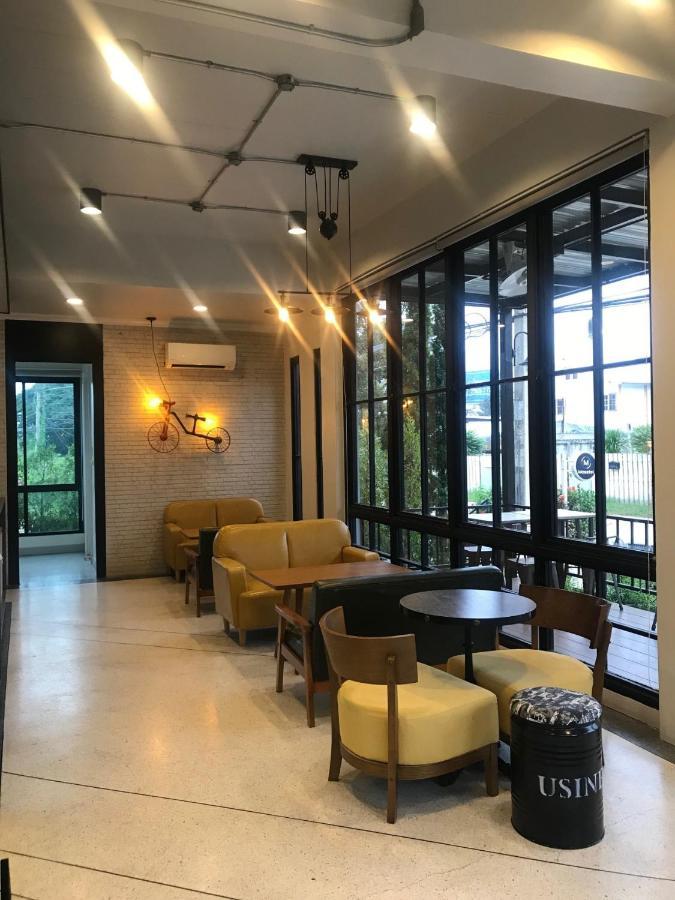 Mosstel Hotell Phitsanulok Exteriör bild