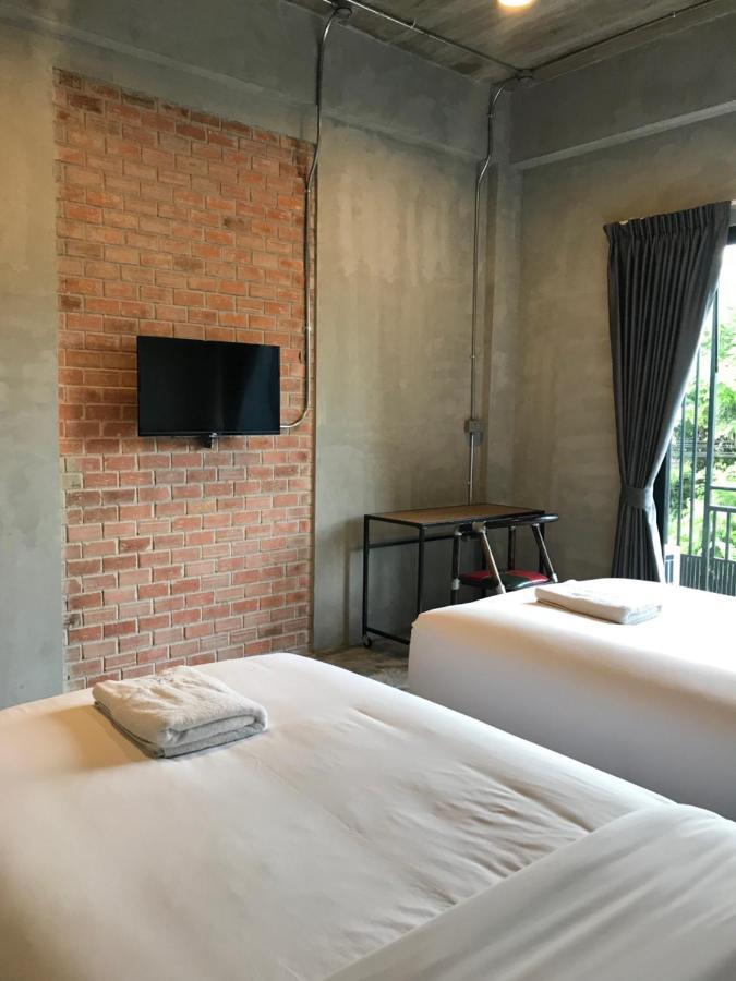 Mosstel Hotell Phitsanulok Exteriör bild