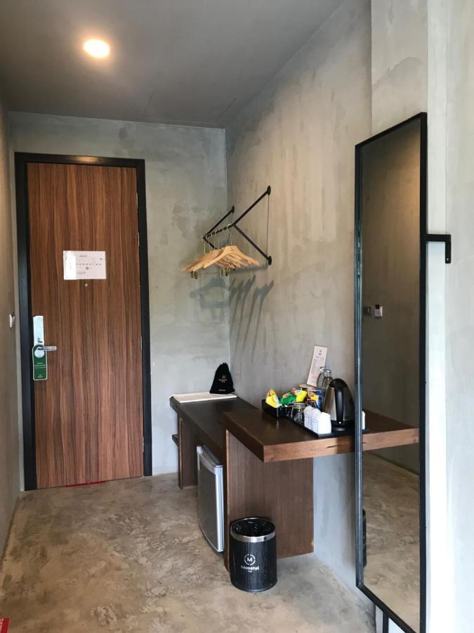 Mosstel Hotell Phitsanulok Exteriör bild