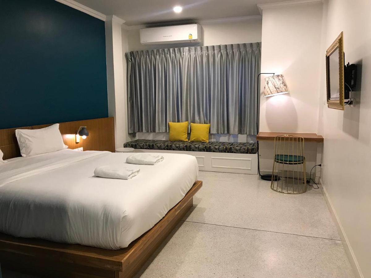 Mosstel Hotell Phitsanulok Exteriör bild