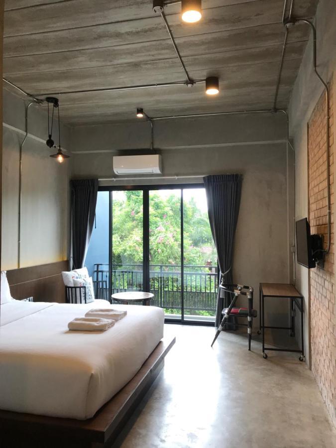 Mosstel Hotell Phitsanulok Exteriör bild