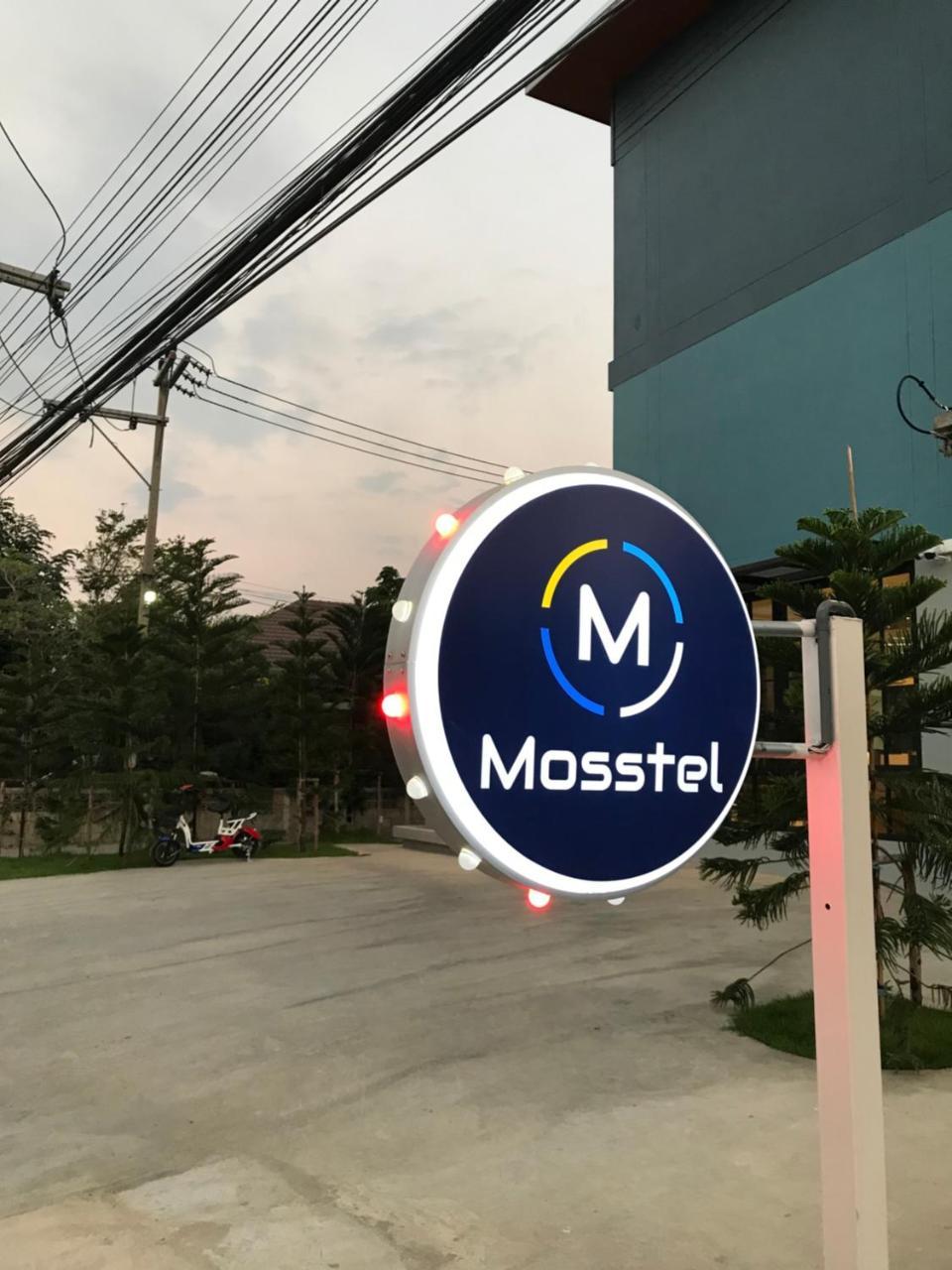 Mosstel Hotell Phitsanulok Exteriör bild
