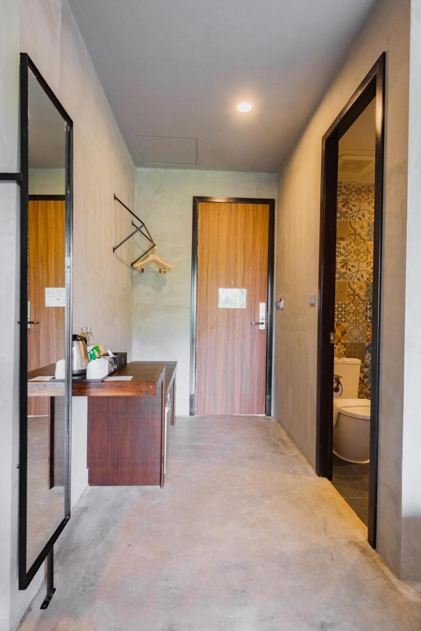 Mosstel Hotell Phitsanulok Exteriör bild