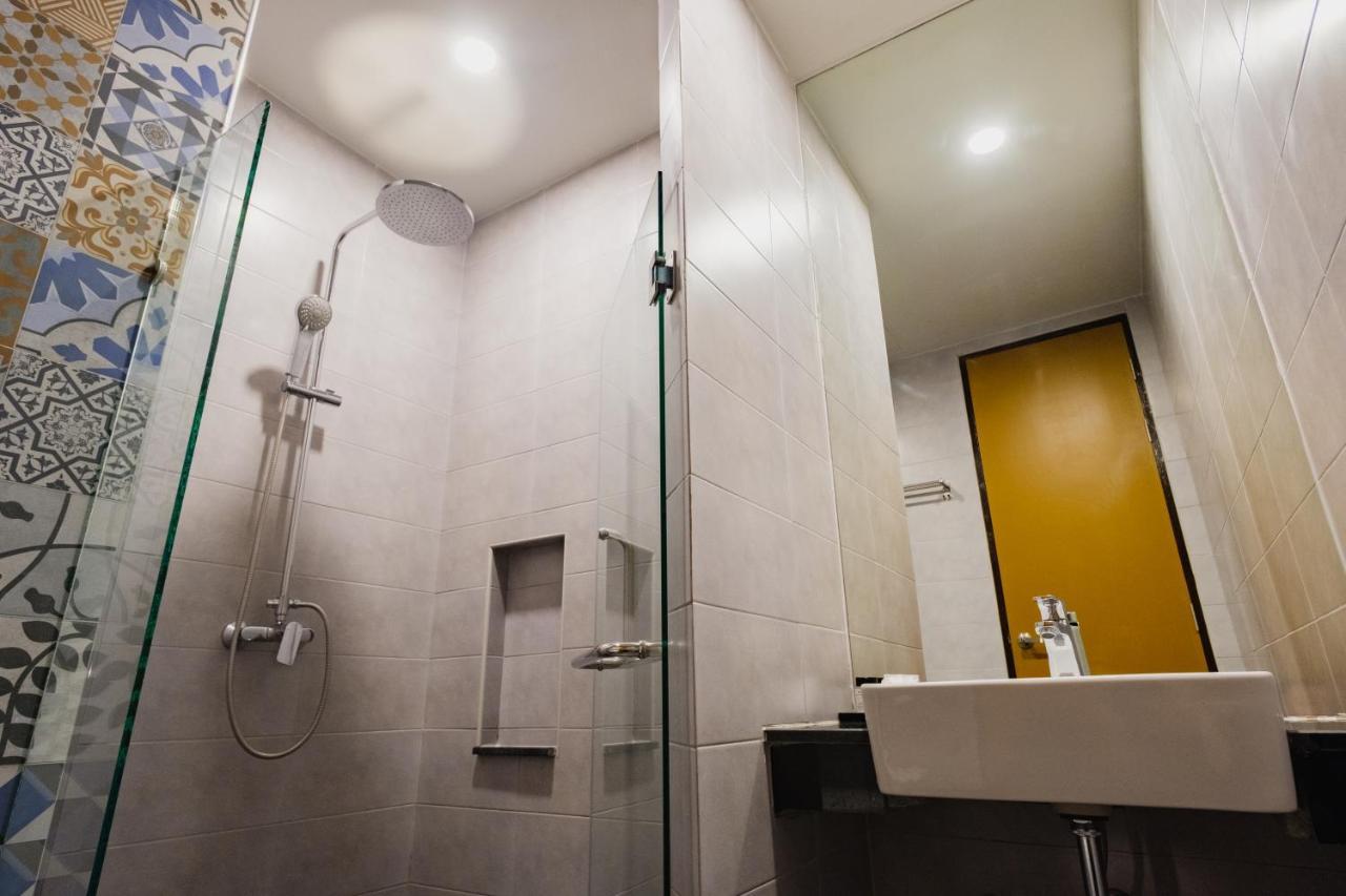 Mosstel Hotell Phitsanulok Exteriör bild