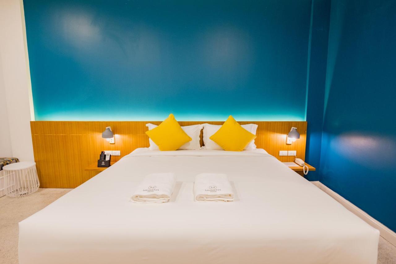 Mosstel Hotell Phitsanulok Exteriör bild