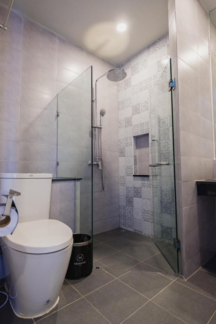 Mosstel Hotell Phitsanulok Exteriör bild