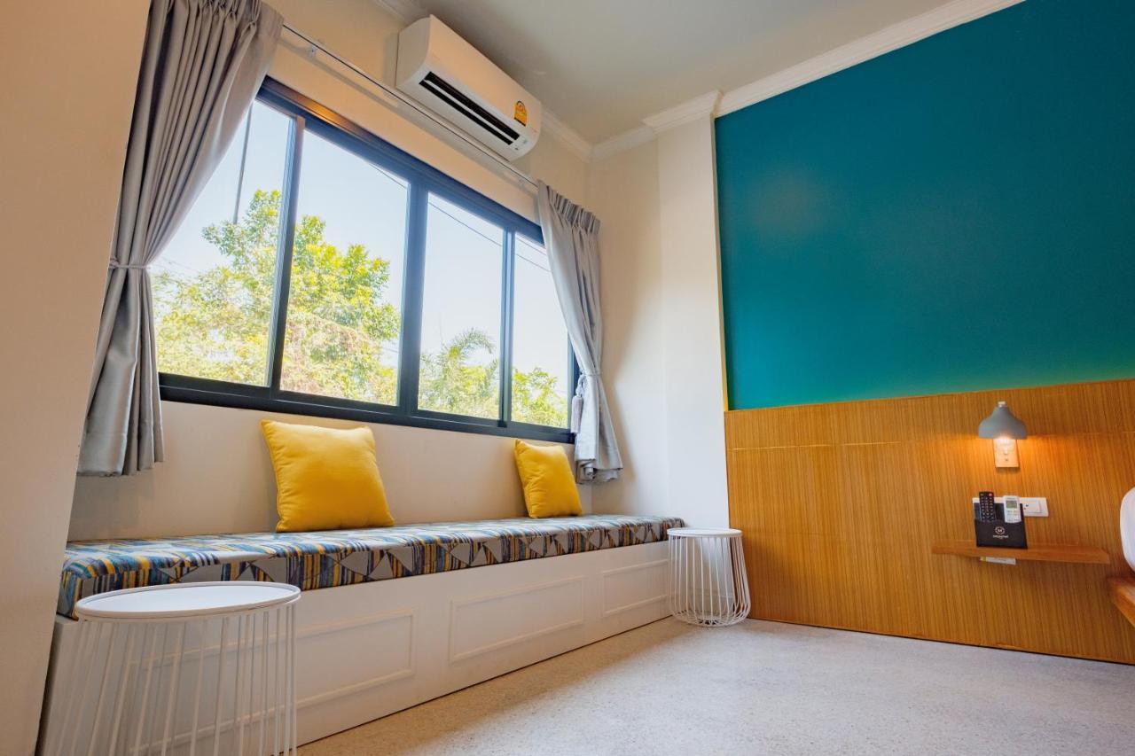 Mosstel Hotell Phitsanulok Exteriör bild