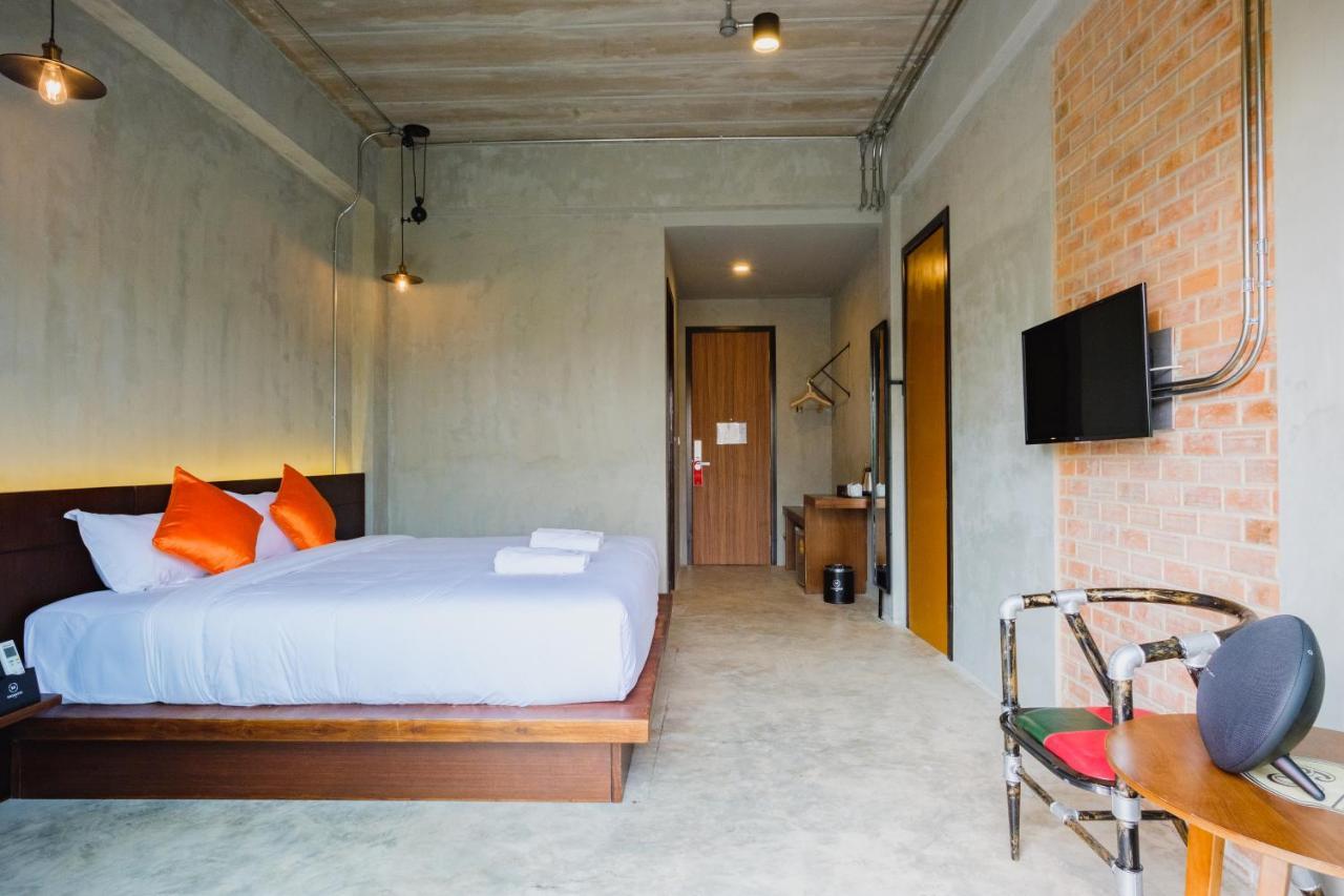 Mosstel Hotell Phitsanulok Exteriör bild