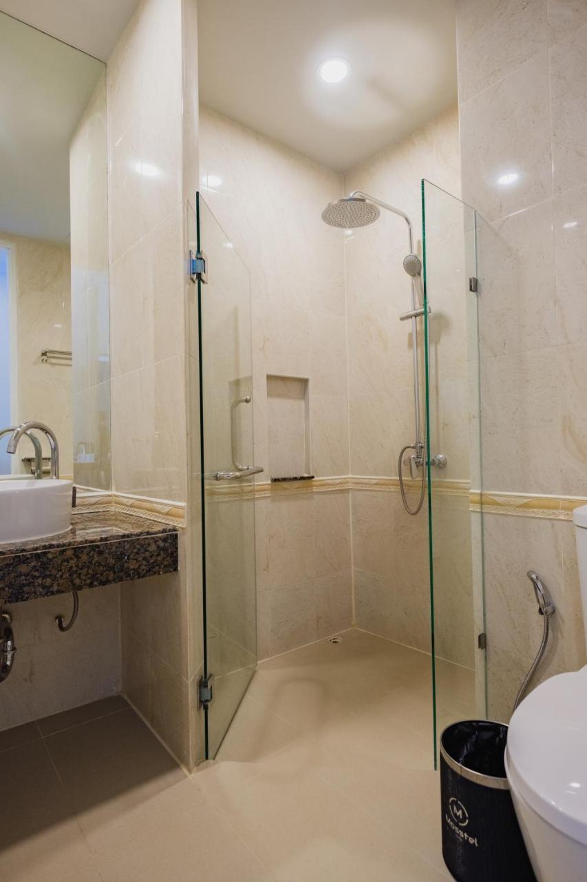 Mosstel Hotell Phitsanulok Exteriör bild