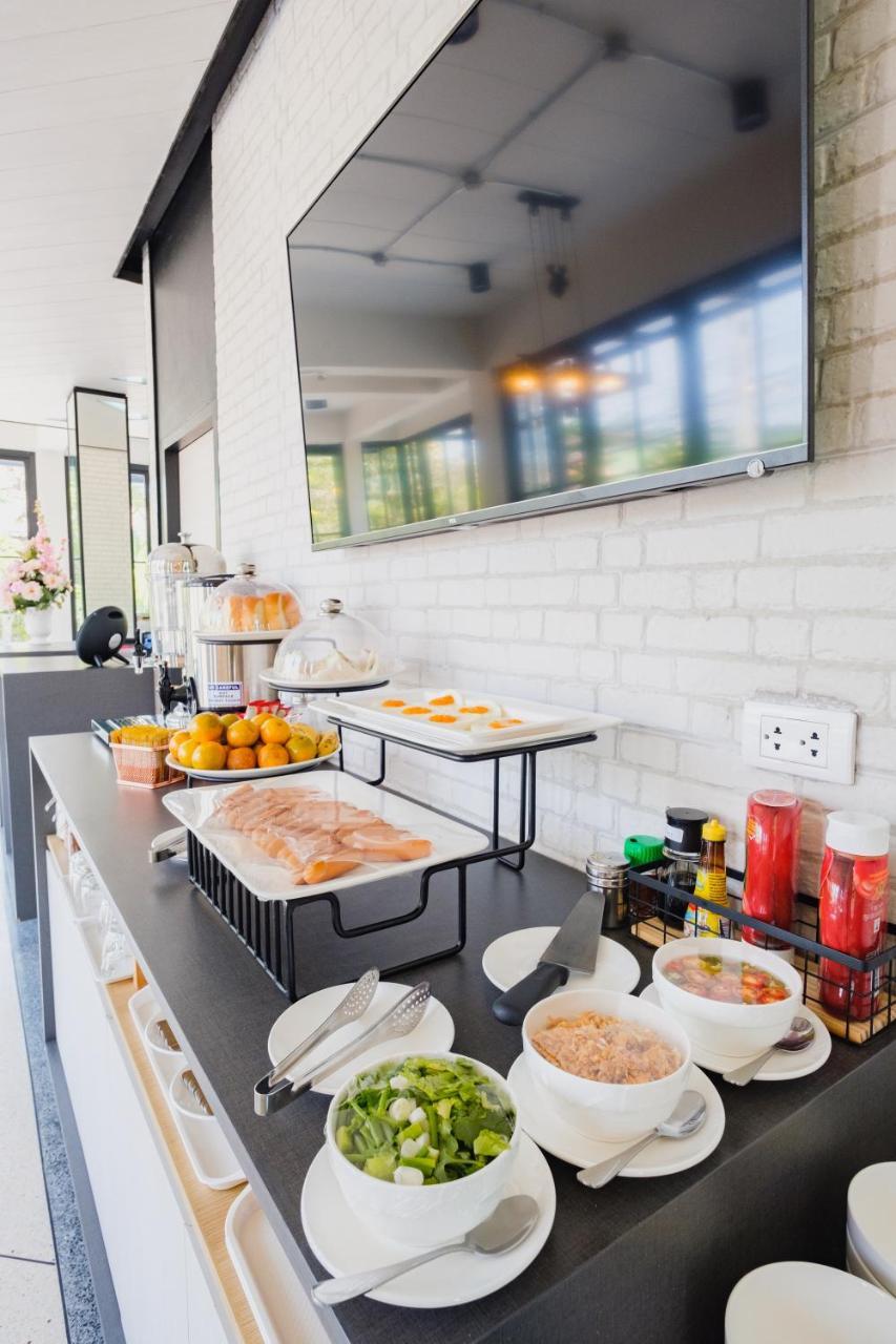 Mosstel Hotell Phitsanulok Exteriör bild